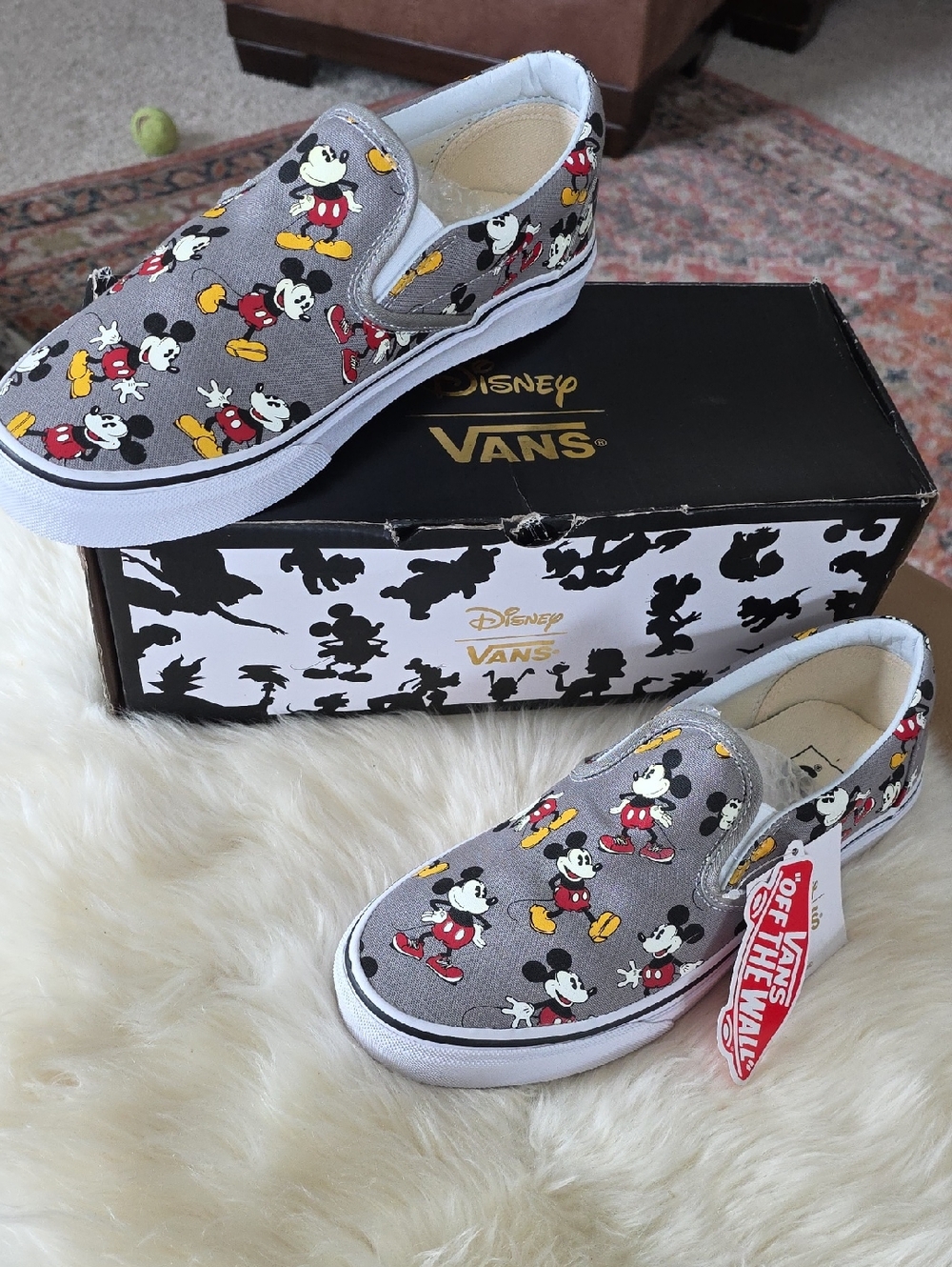 Adorable NWT IOB Disney Vans Mickey Mouse Gray Skater Slip-ons π©Άπβ€οΈ - Picture 15 of 16